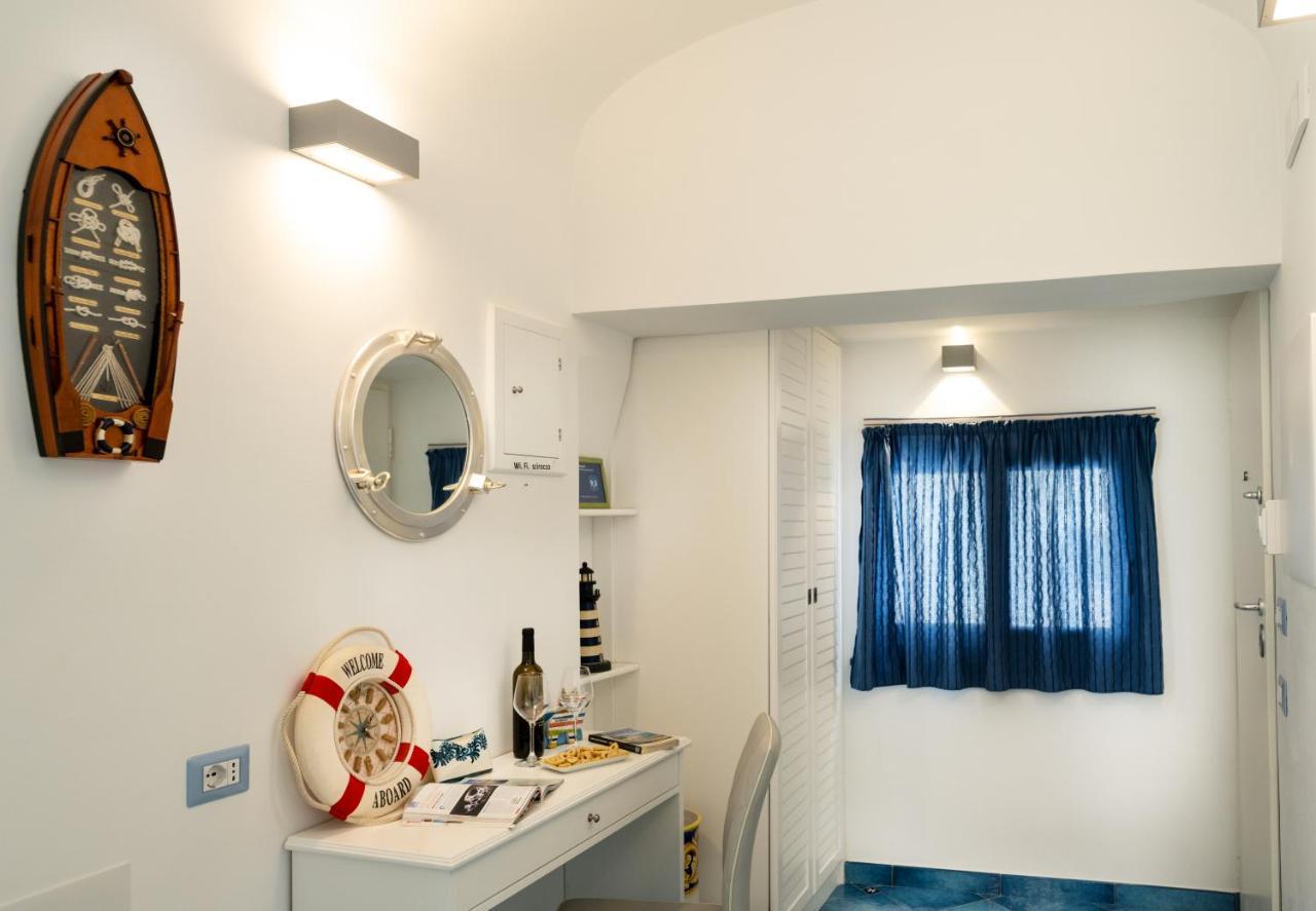 アマルフィScirocco - Amazing Flat With Terrace In The Centerアパートメント エクステリア 写真