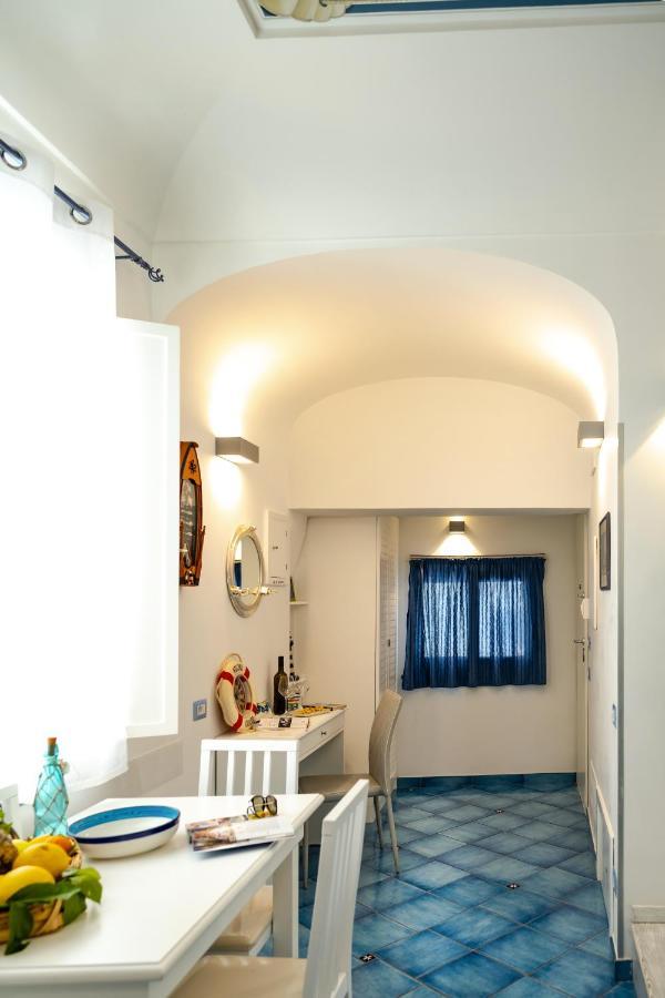 アマルフィScirocco - Amazing Flat With Terrace In The Centerアパートメント エクステリア 写真