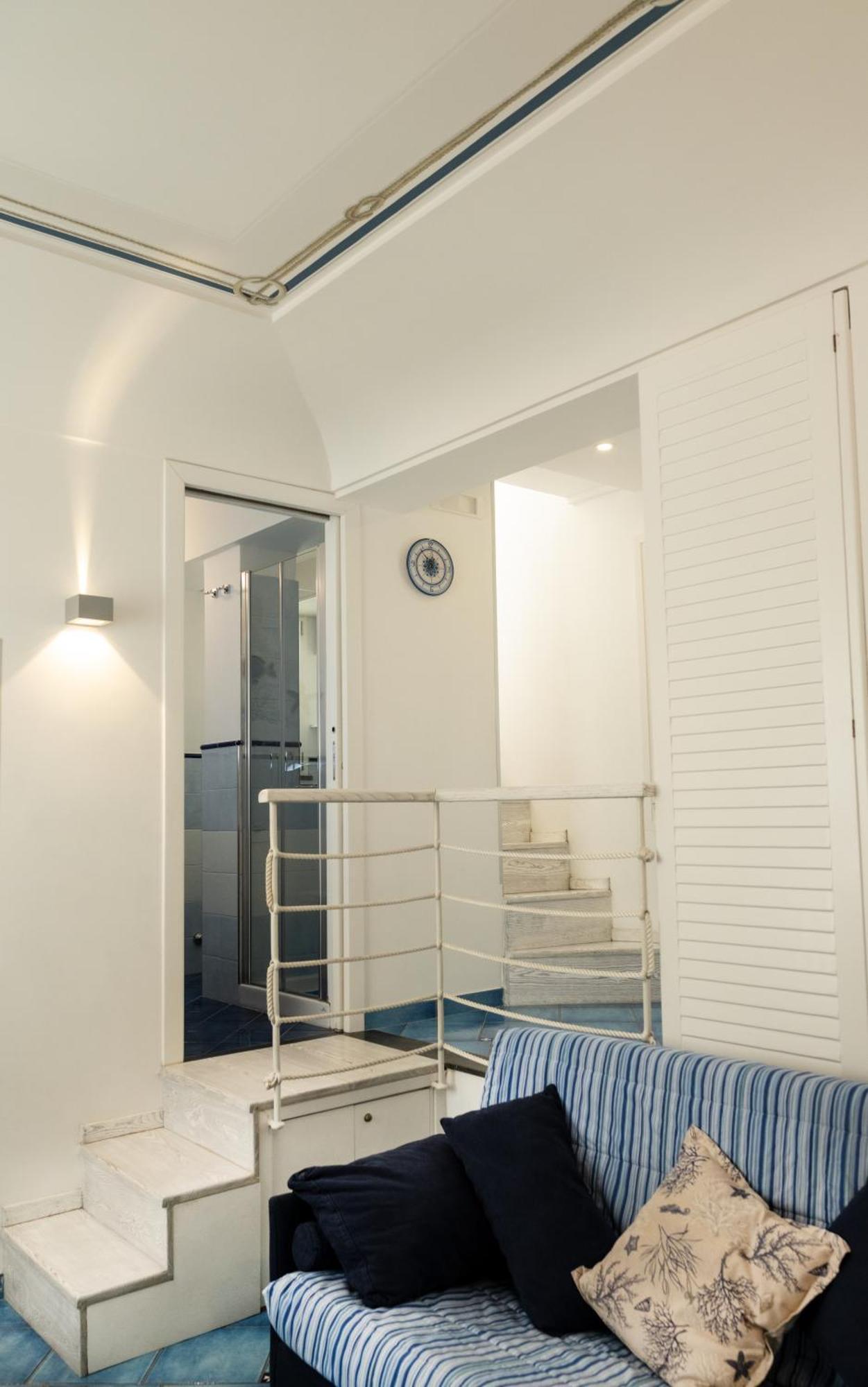 アマルフィScirocco - Amazing Flat With Terrace In The Centerアパートメント エクステリア 写真
